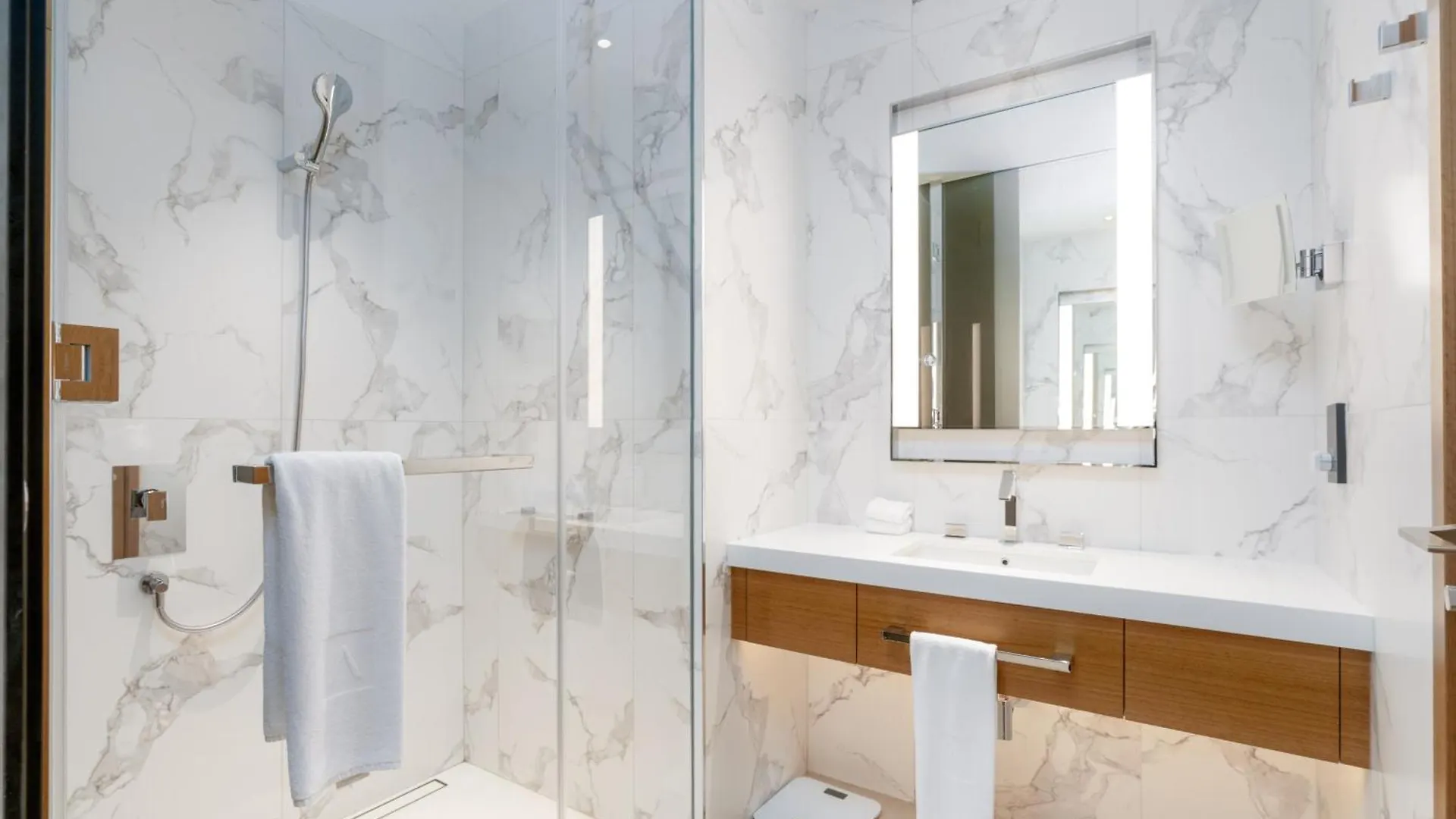 313 Premium Residence At The Iconic Address Opera Dubai